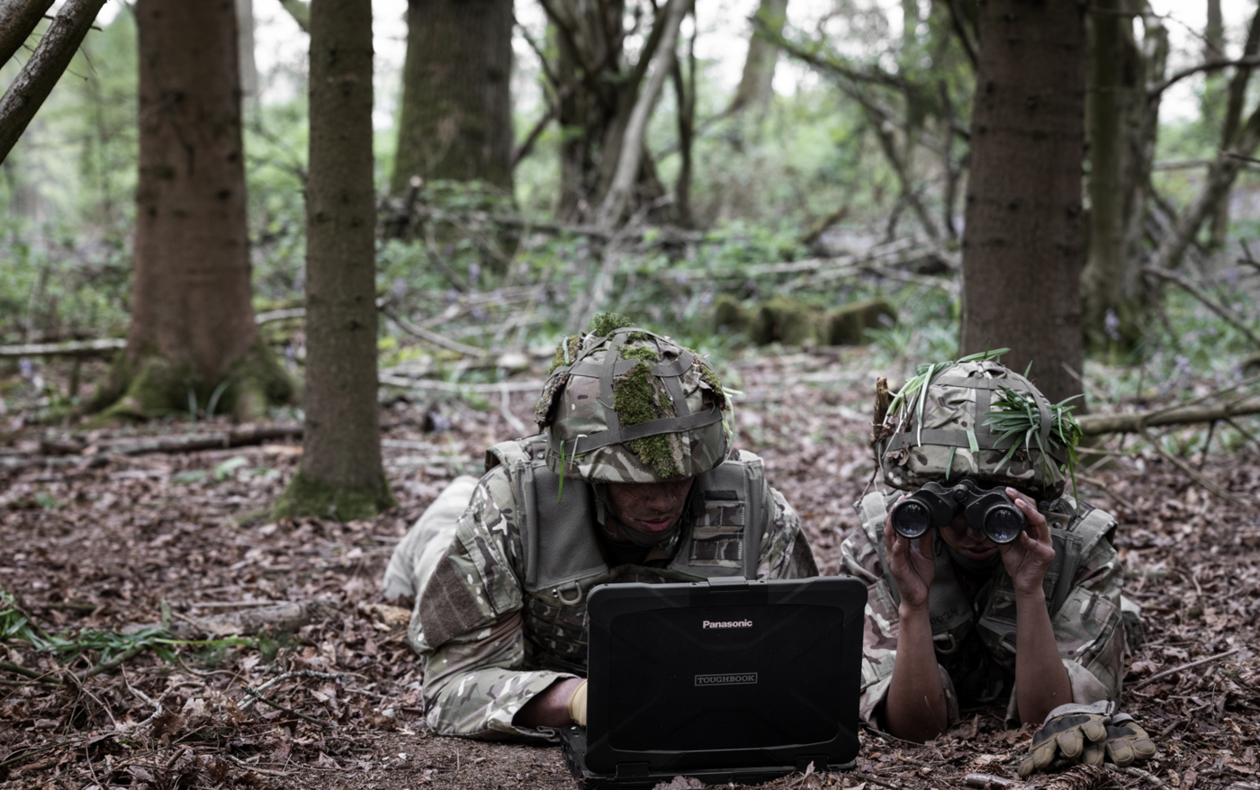 bild på militärer med Panasonic Toughbook