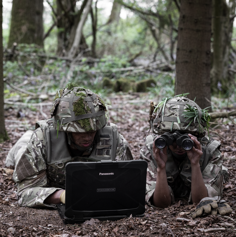 bild på militärer med Panasonic Toughbook